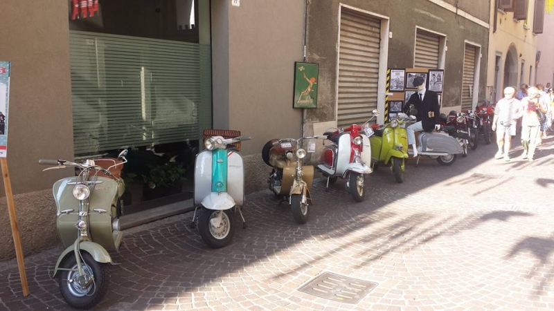 moto-installazioni-automobili-mostre-bici-artisti-concerti-treviglio-vintage-2016-002